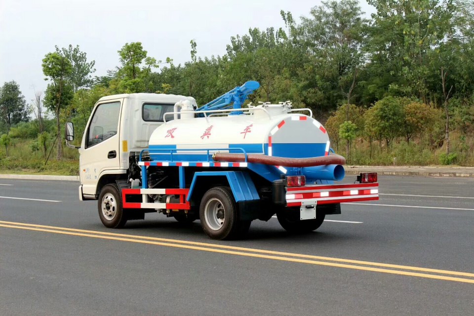 程力凱馬2方藍(lán)牌小型吸糞車(chē) (5)