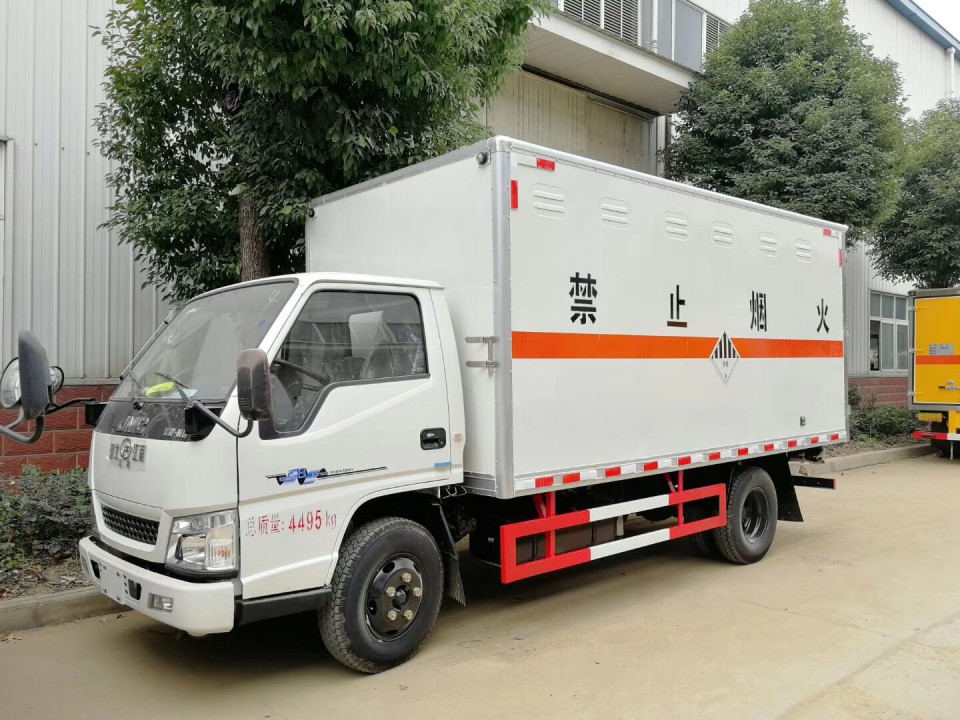 湖北程力江鈴順達(dá)爆破汽車(chē)運(yùn)輸車(chē) (13)