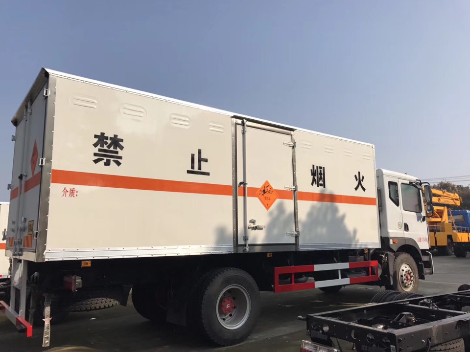 湖北程力東風10噸爆破器材運輸車 (5)