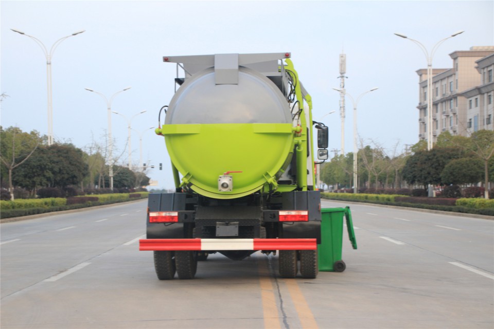 東風(fēng)多利卡D9 10立方程力餐廚垃圾車 (5)