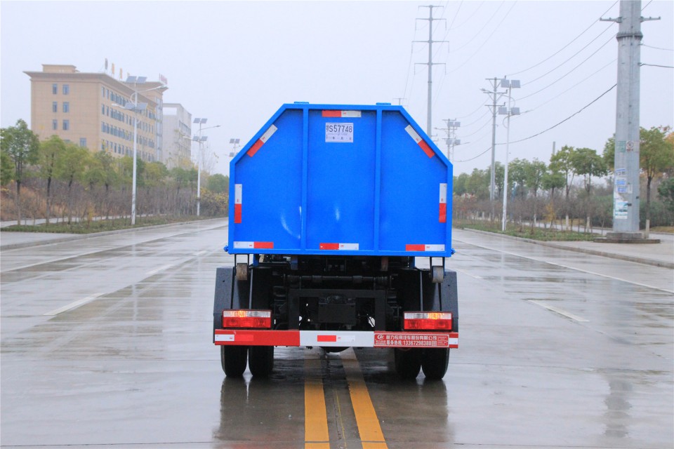 東風(fēng)多利卡4立方程力鉤臂拉臂垃圾車 (16)